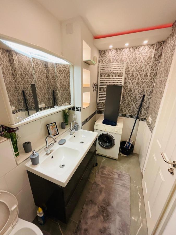 Best Central Apartment - Am Marktplatz - Up To 5 - Next To Frankfurt And Hanau - Coffee And Snacks - Netflix, Prime, Disney Nidderau Εξωτερικό φωτογραφία