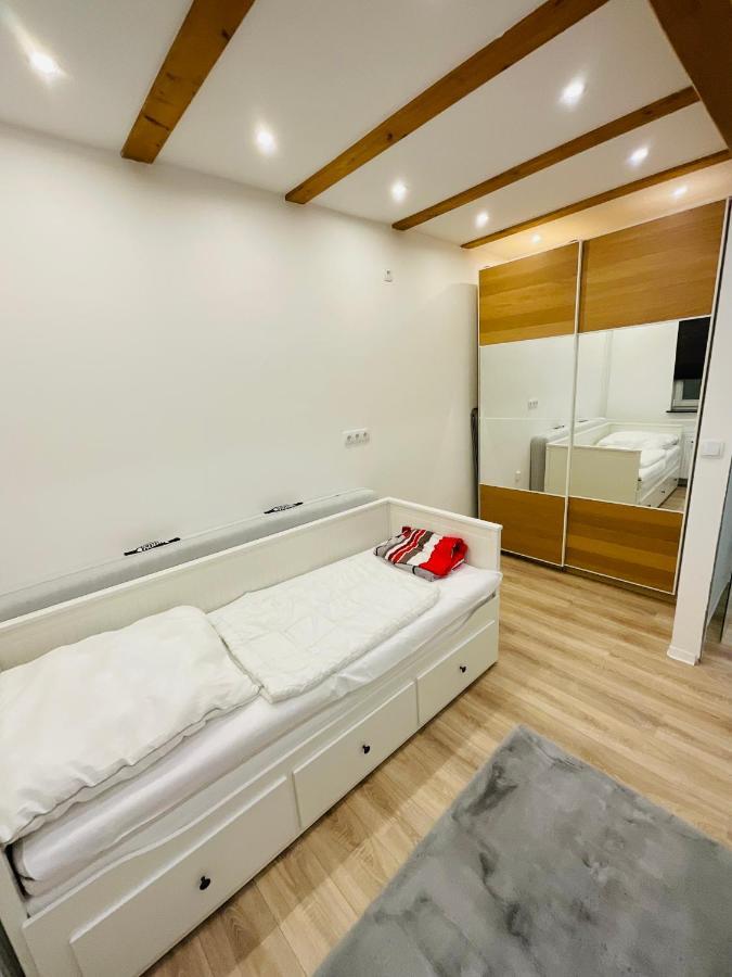 Best Central Apartment - Am Marktplatz - Up To 5 - Next To Frankfurt And Hanau - Coffee And Snacks - Netflix, Prime, Disney Nidderau Εξωτερικό φωτογραφία