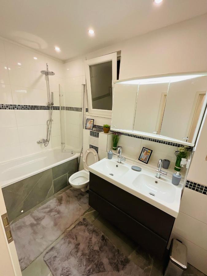 Best Central Apartment - Am Marktplatz - Up To 5 - Next To Frankfurt And Hanau - Coffee And Snacks - Netflix, Prime, Disney Nidderau Εξωτερικό φωτογραφία