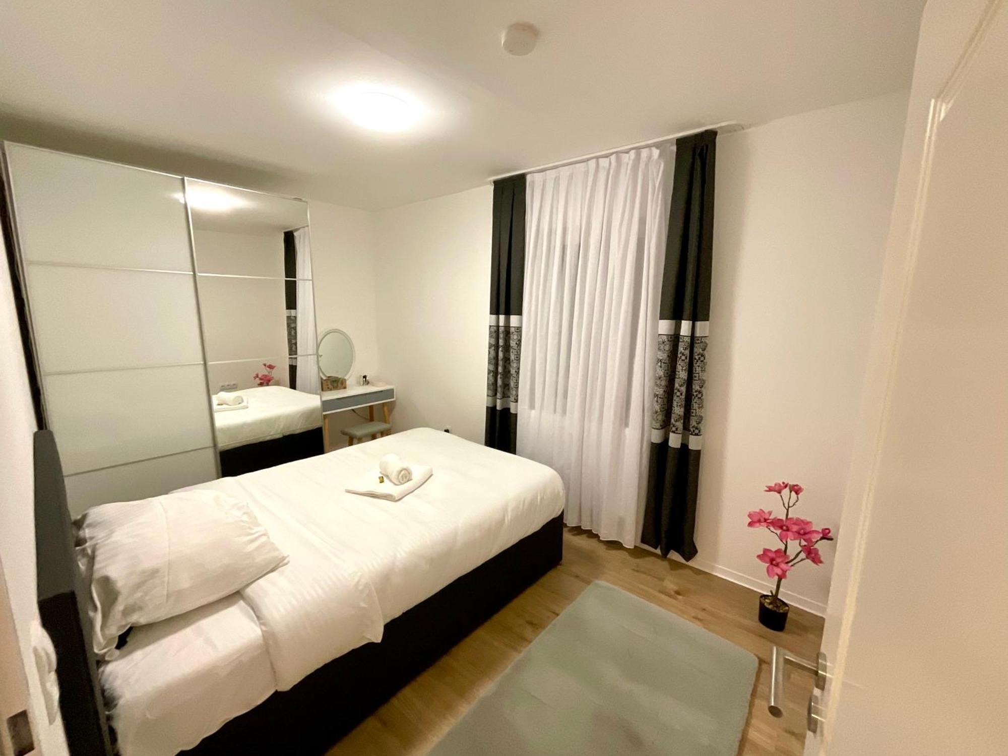 Best Central Apartment - Am Marktplatz - Up To 5 - Next To Frankfurt And Hanau - Coffee And Snacks - Netflix, Prime, Disney Nidderau Εξωτερικό φωτογραφία
